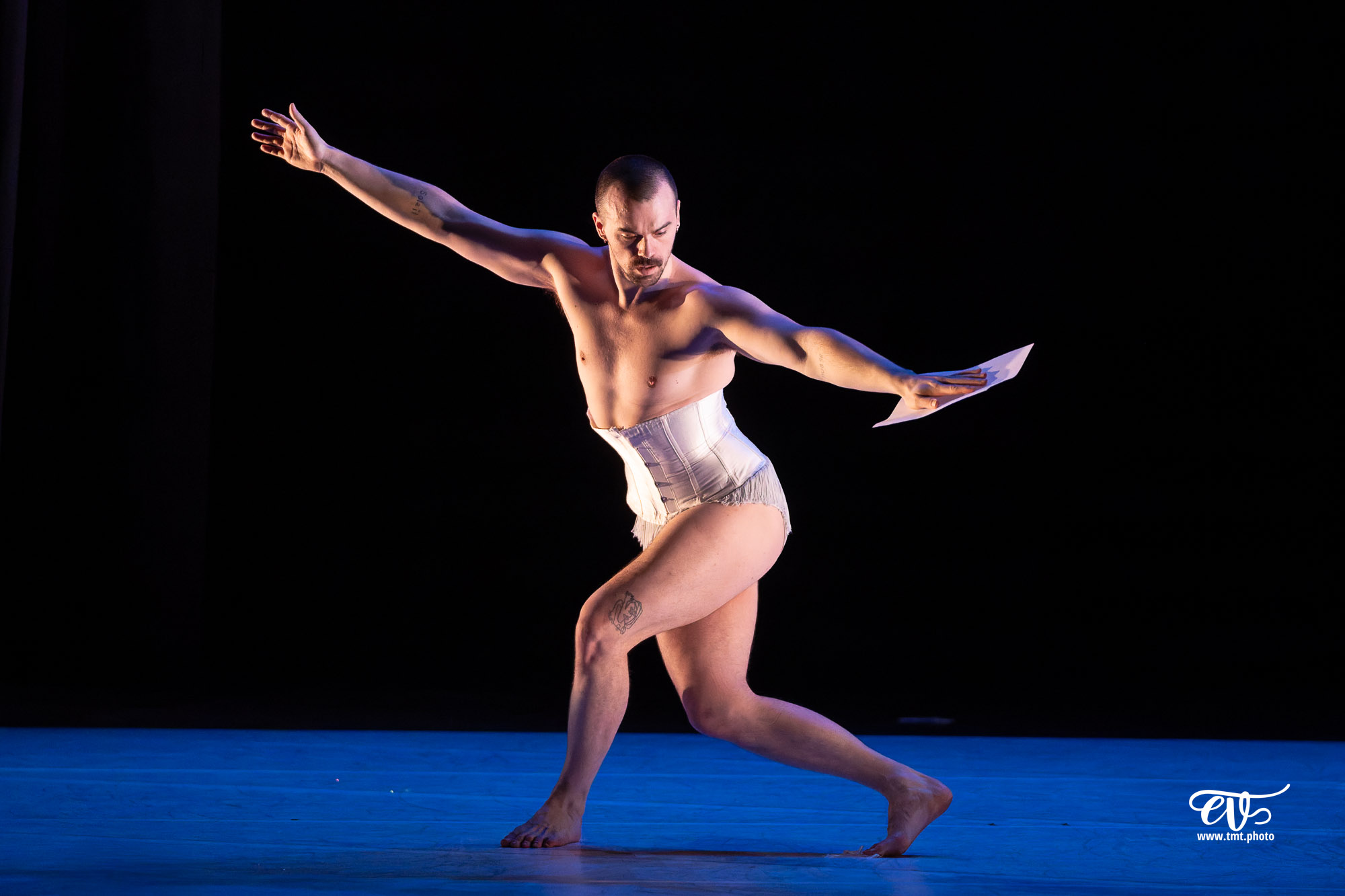 A4 (COMME LA FEUILLE) CIE CHICOS MAMBO